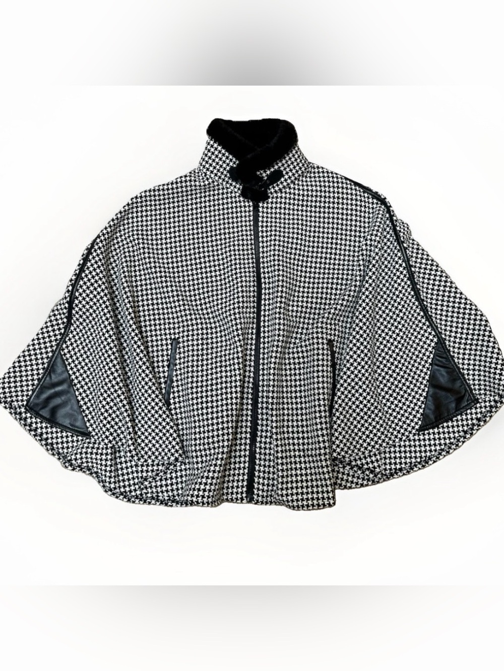 Chicos Tweed Houndstooth Faux Fur Leather Trim Poncho Cape Black White Old Money
